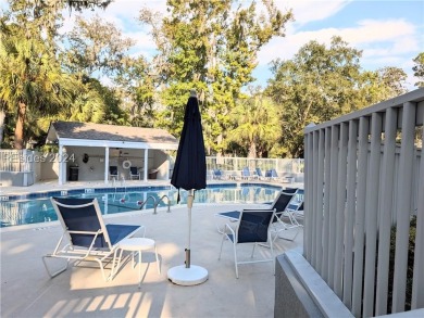 Don't miss this rare chance for a 3BR end unit in Shipmaster on Shipyard Golf Club in South Carolina - for sale on GolfHomes.com, golf home, golf lot