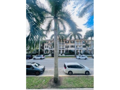 Stylish 3-story townhome in the heart of Abacoa! Open-concept on Abacoa Golf Club in Florida - for sale on GolfHomes.com, golf home, golf lot