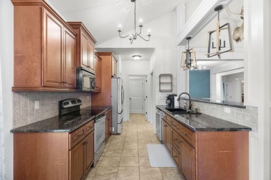 Charming 3BR/2BA Half Duplex in Gated Golf Community - on Ledgestone Country Club and Golf Course in Missouri - for sale on GolfHomes.com, golf home, golf lot