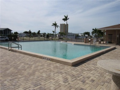 LOCATION! LOCATION! Vacant lot on a 2-way street in Palmetto on Kelly Greens Golf and Country Club in Florida - for sale on GolfHomes.com, golf home, golf lot