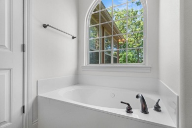Charming 3BR/2BA Half Duplex in Gated Golf Community - on Ledgestone Country Club and Golf Course in Missouri - for sale on GolfHomes.com, golf home, golf lot