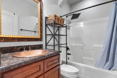 Charming 3BR/2BA Half Duplex in Gated Golf Community - on Ledgestone Country Club and Golf Course in Missouri - for sale on GolfHomes.com, golf home, golf lot