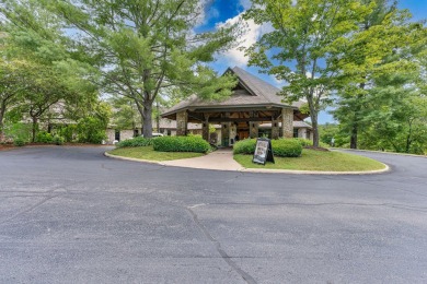 Charming 3BR/2BA Half Duplex in Gated Golf Community - on Ledgestone Country Club and Golf Course in Missouri - for sale on GolfHomes.com, golf home, golf lot
