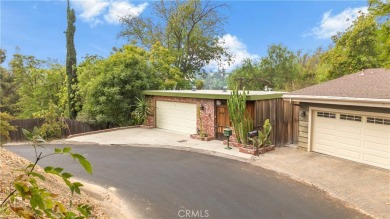 Welcome to your delightful, light and bright 2-bedroom on Woodland Hills Country Club in California - for sale on GolfHomes.com, golf home, golf lot