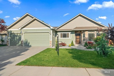 Turn-key single-level home backing directly to Lakeview Golf on Lakeview Golf Club in Idaho - for sale on GolfHomes.com, golf home, golf lot