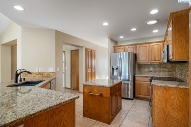 Welcome to your next chapter of *easy living with a view*! This on Canyon Lakes Golf Course in Washington - for sale on GolfHomes.com, golf home, golf lot