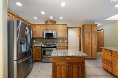 Welcome to your next chapter of *easy living with a view*! This on Canyon Lakes Golf Course in Washington - for sale on GolfHomes.com, golf home, golf lot