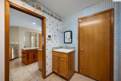 Welcome to your next chapter of *easy living with a view*! This on Canyon Lakes Golf Course in Washington - for sale on GolfHomes.com, golf home, golf lot