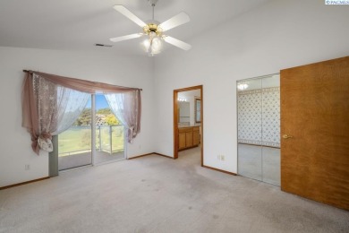 Welcome to your next chapter of *easy living with a view*! This on Canyon Lakes Golf Course in Washington - for sale on GolfHomes.com, golf home, golf lot