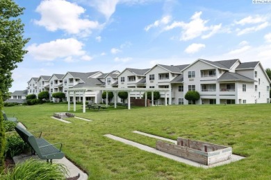 Welcome to your next chapter of *easy living with a view*! This on Canyon Lakes Golf Course in Washington - for sale on GolfHomes.com, golf home, golf lot