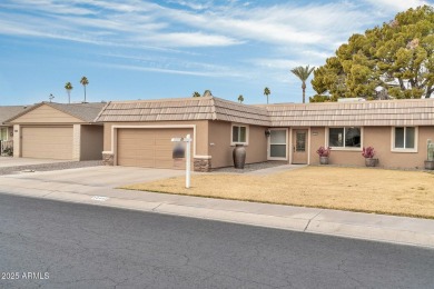 Beautiful 3 bedroom Gemini/Twin home situated on the 17th hole on Sun City Lakes West and East in Arizona - for sale on GolfHomes.com, golf home, golf lot