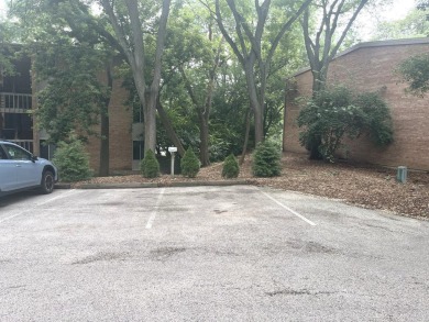 One of the finest condos in Four Lakes. This solidly built on River Bend Golf Club in Illinois - for sale on GolfHomes.com, golf home, golf lot