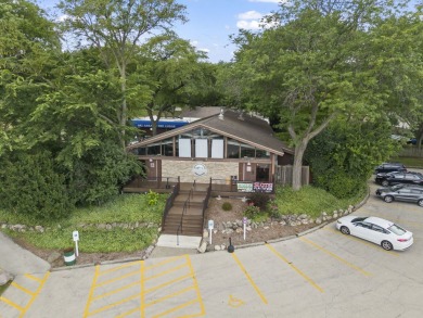 One of the finest condos in Four Lakes. This solidly built on River Bend Golf Club in Illinois - for sale on GolfHomes.com, golf home, golf lot