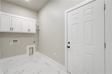 Welcome to this beautiful 3-bedroom, 2-bath home in Bella Vista on Branchwood Golf Course in Arkansas - for sale on GolfHomes.com, golf home, golf lot