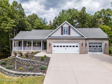 'Welcome Home' This 2,802 sq ft, split floorplan home has a on Heatherhurst Golf Course in Tennessee - for sale on GolfHomes.com, golf home, golf lot