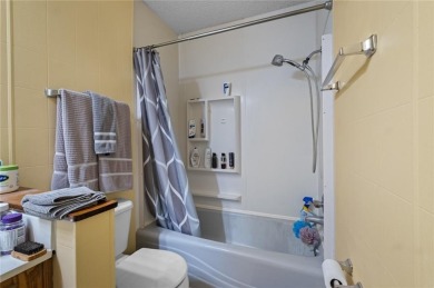 Welcome to this 2-bedroom, 1.5 bath townhouse in the heart of on Bella Vista Country Club and Golf Course in Arkansas - for sale on GolfHomes.com, golf home, golf lot