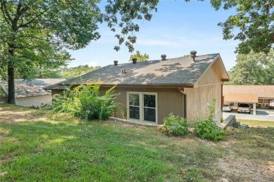 Welcome to this 2-bedroom, 1.5 bath townhouse in the heart of on Bella Vista Country Club and Golf Course in Arkansas - for sale on GolfHomes.com, golf home, golf lot
