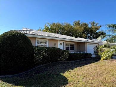 ESTATE SALE and priced to move!!!  Village Green Golf Club on Village Green Golf Club of Sarasota in Florida - for sale on GolfHomes.com, golf home, golf lot