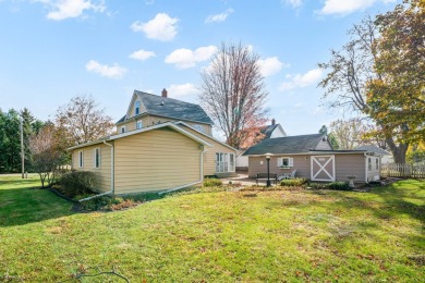 Spacious 4 bedroom 2 full bath 3 level home! New 1st floor bath on Indian Oaks Country Club in Illinois - for sale on GolfHomes.com, golf home, golf lot