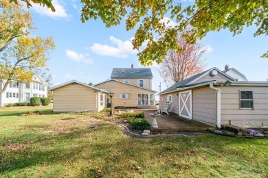 Spacious 4 bedroom 2 full bath 3 level home! New 1st floor bath on Indian Oaks Country Club in Illinois - for sale on GolfHomes.com, golf home, golf lot