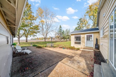 Spacious 4 bedroom 2 full bath 3 level home! New 1st floor bath on Indian Oaks Country Club in Illinois - for sale on GolfHomes.com, golf home, golf lot