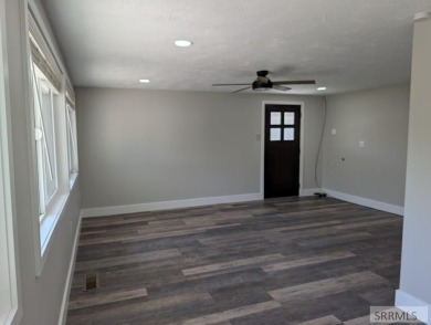Step into this beautifully updated 3-bedroom, 2-bathroom home on Pinecrest Golf Club in Idaho - for sale on GolfHomes.com, golf home, golf lot