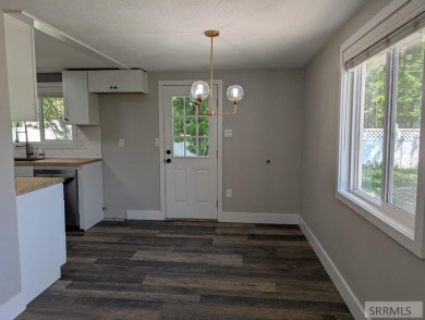 Step into this beautifully updated 3-bedroom, 2-bathroom home on Pinecrest Golf Club in Idaho - for sale on GolfHomes.com, golf home, golf lot