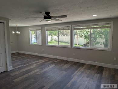 Step into this beautifully updated 3-bedroom, 2-bathroom home on Pinecrest Golf Club in Idaho - for sale on GolfHomes.com, golf home, golf lot