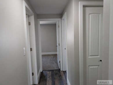 Step into this beautifully updated 3-bedroom, 2-bathroom home on Pinecrest Golf Club in Idaho - for sale on GolfHomes.com, golf home, golf lot
