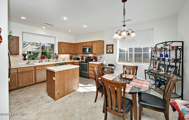 This well maintained 3-bedroom, 2 bathroom, 1,536 sq ft single on StoneRidge Golf Course in Arizona - for sale on GolfHomes.com, golf home, golf lot