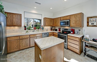 This well maintained 3-bedroom, 2 bathroom, 1,536 sq ft single on StoneRidge Golf Course in Arizona - for sale on GolfHomes.com, golf home, golf lot