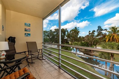 PRICE TO SELL. Beautiful condo, one bedroom, one bathroom condo on  in Florida - for sale on GolfHomes.com, golf home, golf lot