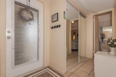 PRICE TO SELL. Beautiful condo, one bedroom, one bathroom condo on  in Florida - for sale on GolfHomes.com, golf home, golf lot