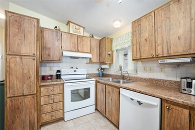 $3,000 BUYERS CLOSING CREDIT!! NO BOND OR CDD! This on El Diablo Executive Golf Course in Florida - for sale on GolfHomes.com, golf home, golf lot