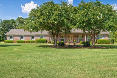 GREAT 4BR/2 1/2 BATH ONE LEVEL HOME LOCATED ON THE THIRTEENTH on Arrowhead Country Club in Alabama - for sale on GolfHomes.com, golf home, golf lot