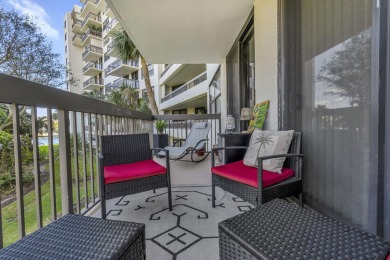 *LOWEST PRICED and TOTALLY RENOVATED!* GORGEOUS VOYAGER CONDO! on Pompano Beach Golf Course  in Florida - for sale on GolfHomes.com, golf home, golf lot
