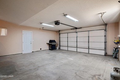 Welcome to your Havasu getaway-where lake views, golf course on London Bridge Golf Course in Arizona - for sale on GolfHomes.com, golf home, golf lot