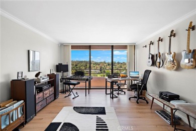 This condo is located in the popular SENIOR community of Laguna on Leisure Village Par 3 Golf Course in California - for sale on GolfHomes.com, golf home, golf lot