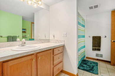 Get ready to move right into this fantastic 2bed, 3bth condo in on Oak Ridge Golf Club in Michigan - for sale on GolfHomes.com, golf home, golf lot