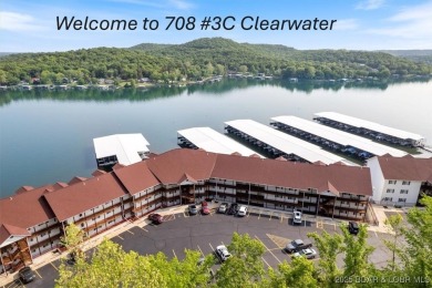 Turn the Key & move in! 6 easy steps up from parking will take on The Club At Old Kinderhook in Missouri - for sale on GolfHomes.com, golf home, golf lot