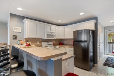 Turn the Key & move in! 6 easy steps up from parking will take on The Club At Old Kinderhook in Missouri - for sale on GolfHomes.com, golf home, golf lot