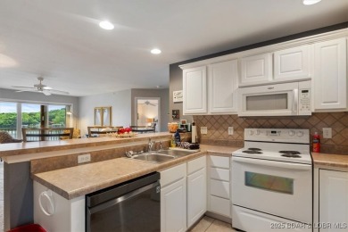 Turn the Key & move in! 6 easy steps up from parking will take on The Club At Old Kinderhook in Missouri - for sale on GolfHomes.com, golf home, golf lot
