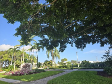 Black Friday Discounted Sale Price on home in Boca Woods Country on Boca Woods Country Club in Florida - for sale on GolfHomes.com, golf home, golf lot