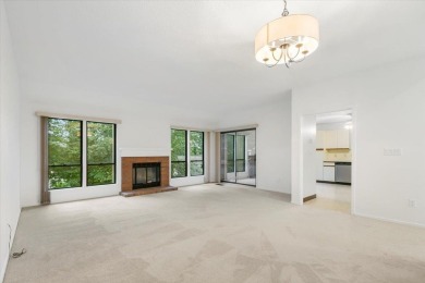 Welcome to Fabulous Heritage Hills!  Step into this bright and on Somers Pointe Golf Club - West Hill in New York - for sale on GolfHomes.com, golf home, golf lot