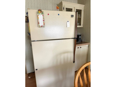 MOTIVATED SELLERS! HOME IS PRICED TO SELL. 2-BEDROOM, 2-BATHROOM on Anglers Green Golf Course in Florida - for sale on GolfHomes.com, golf home, golf lot