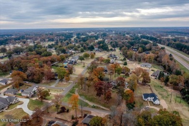 Stunning Home In Senatobia Awaits You! 4-bedroom, 3.5-bath home on Back Acres Country Club in Mississippi - for sale on GolfHomes.com, golf home, golf lot