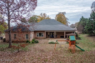 Stunning Home In Senatobia Awaits You! 4-bedroom, 3.5-bath home on Back Acres Country Club in Mississippi - for sale on GolfHomes.com, golf home, golf lot