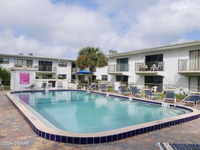 This charming 2-bedroom, 2-bathroom apartment offers a fantastic on Daytona Beach Golf Club in Florida - for sale on GolfHomes.com, golf home, golf lot