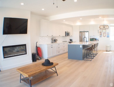 Luxury Townhome with Panoramic Views in the Heart of Saratoga on Talons Cove Golf Club in Utah - for sale on GolfHomes.com, golf home, golf lot