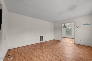 Located in a well-established neighborhood on the Northgreen on Benvenue Country Club in North Carolina - for sale on GolfHomes.com, golf home, golf lot